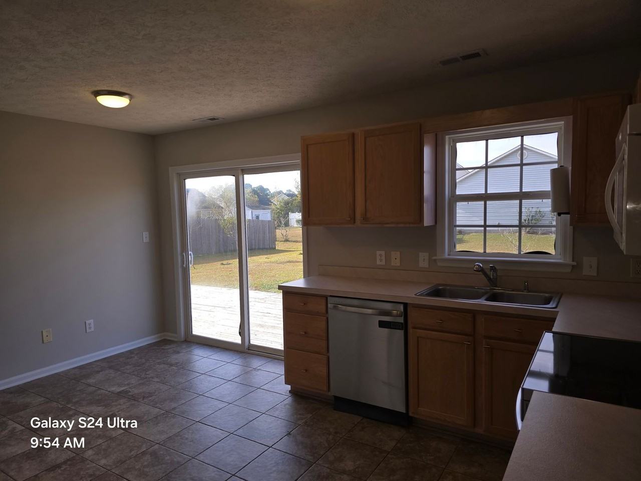 317 Foxhall Rd - Photo 3 of 24