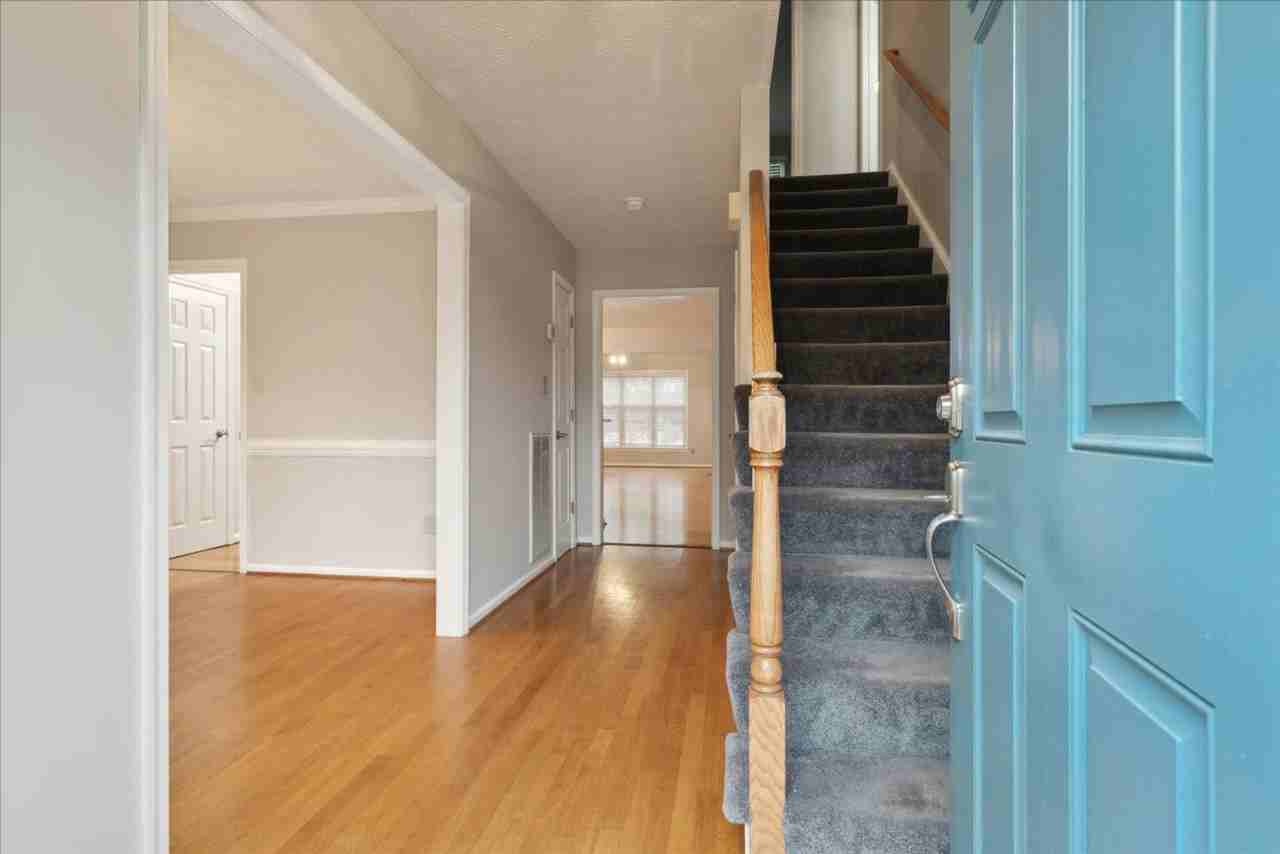 102 Sunrise Bluff Ct - Photo 2 of 24