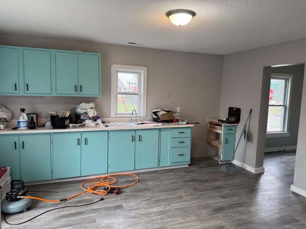 402 E Franklin St - Photo 2 of 6