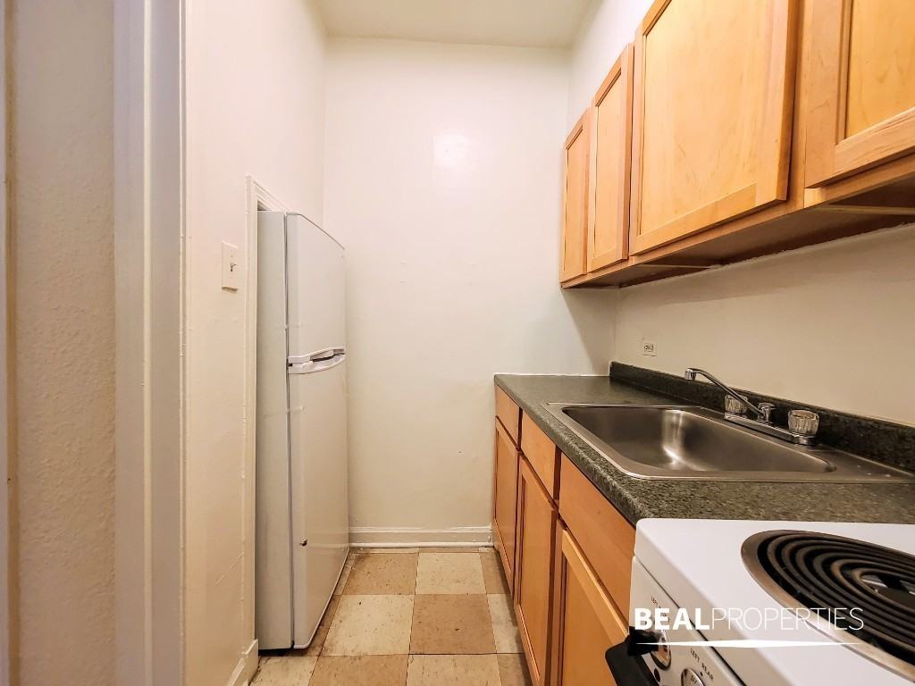 536 West Arlington Place - Photo 5 of 9