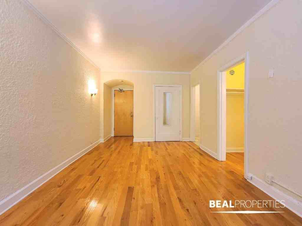 536 West Arlington Place - Photo 2 of 9