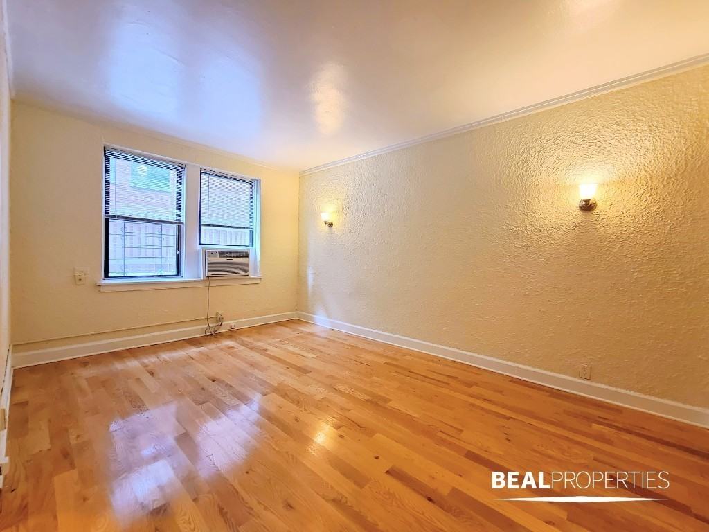 536 West Arlington Place - Photo 3 of 9