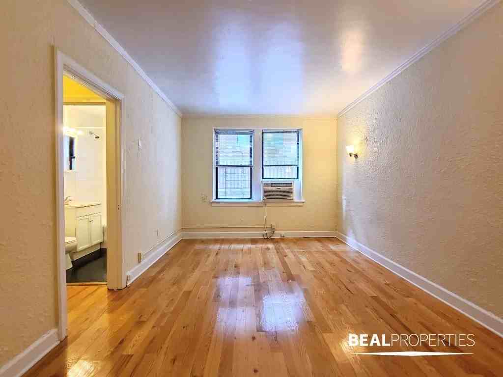 536 West Arlington Place - Photo 4 of 9