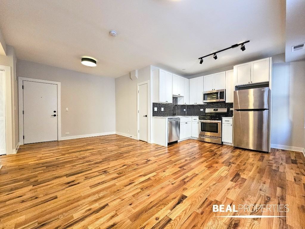 656 W Wrightwood Ave - Photo 3 of 11