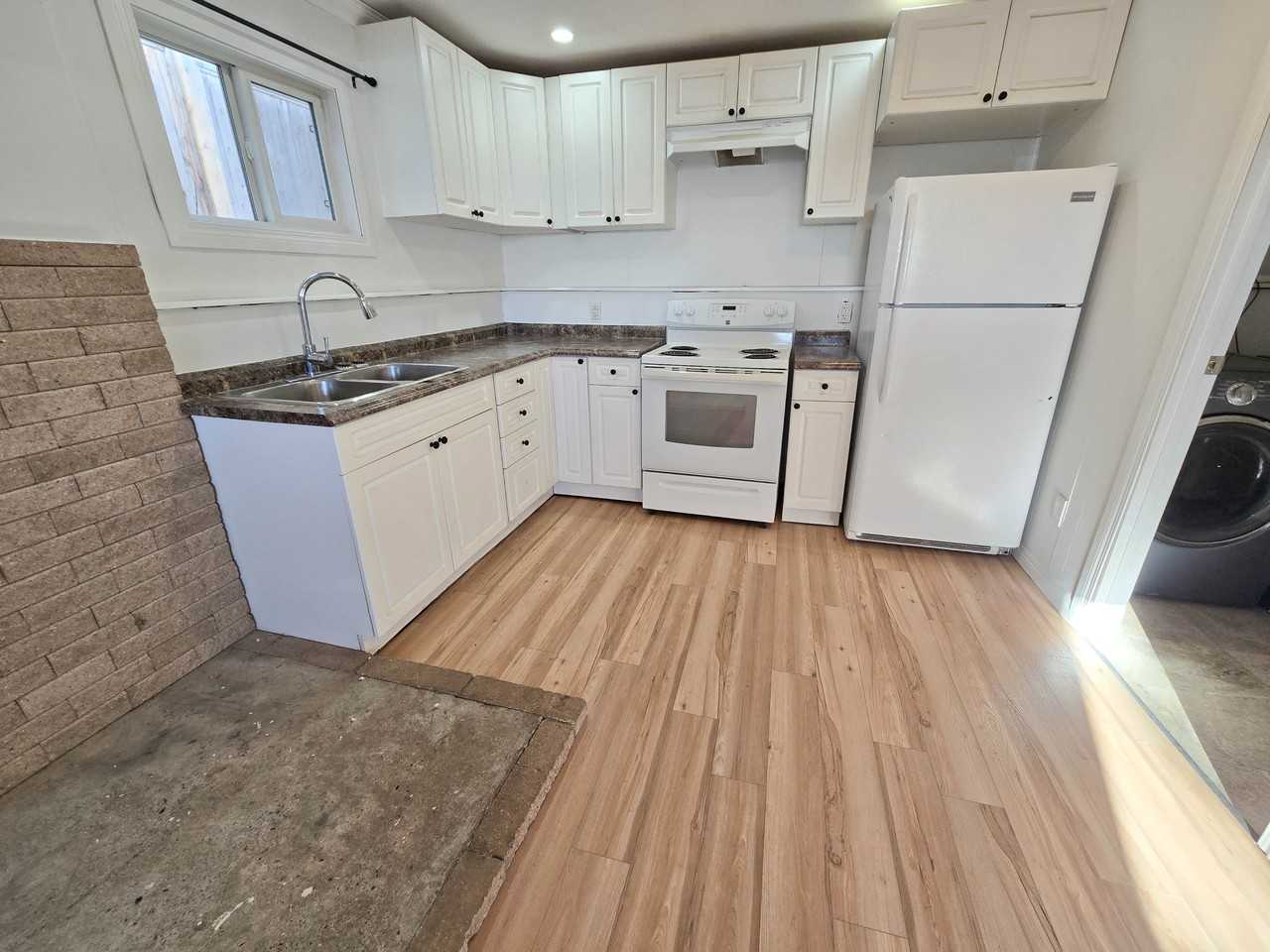 9618 101 Ave Lowr - Photo 2 of 4