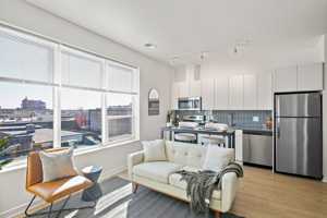 featured image of 3905 Bank St