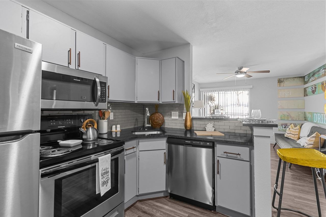 Trio - Photo 2 of 22