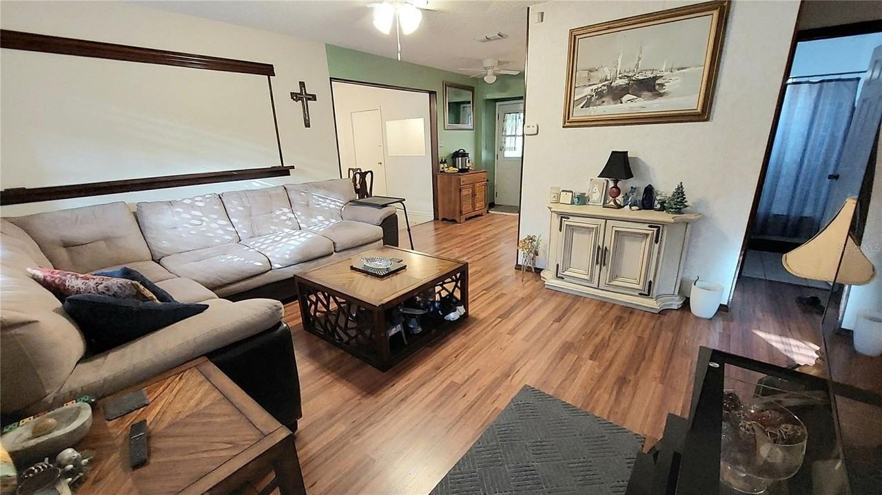 9504 Marley Ave - Photo 5 of 34