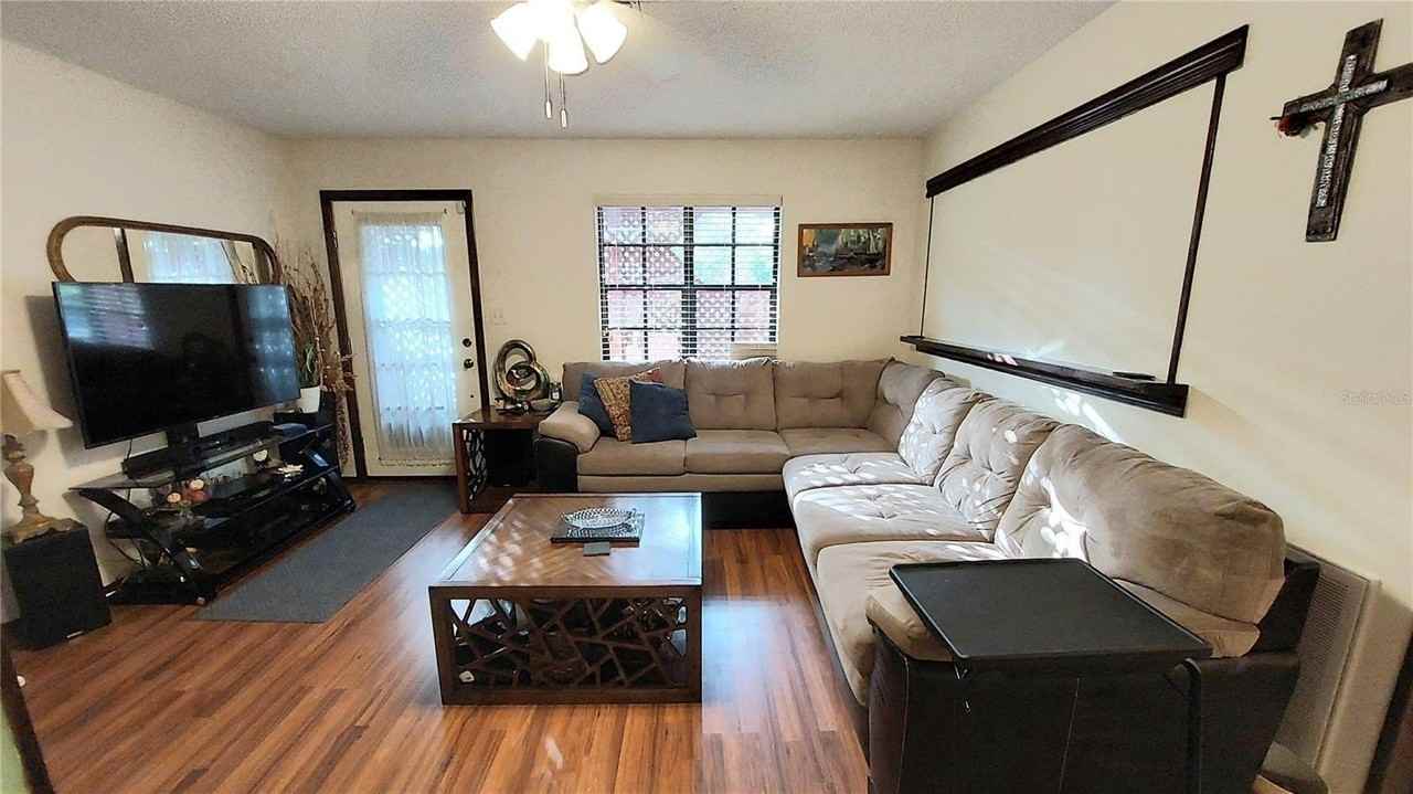 9504 Marley Ave - Photo 6 of 34