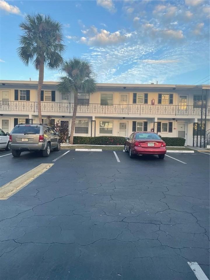 14531 Walsingham Rd #203