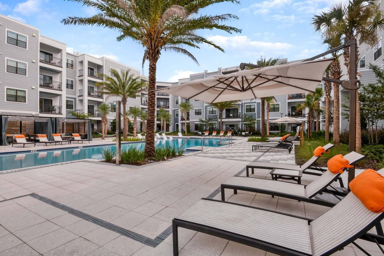 Noble on Newberry - Photo 3 of 53