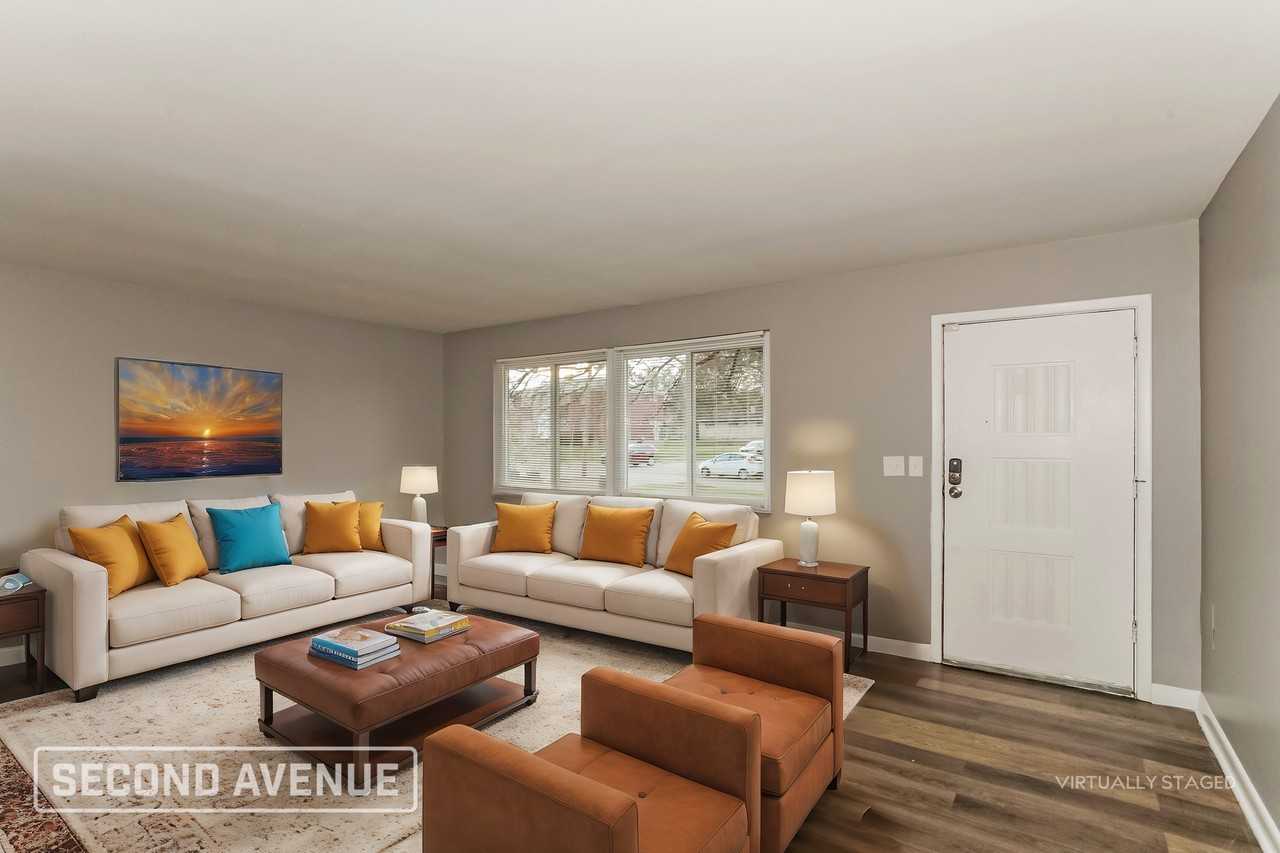 940 Hollytree Dr - Photo 2 of 25