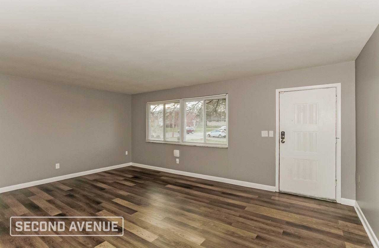 940 Hollytree Dr - Photo 4 of 25