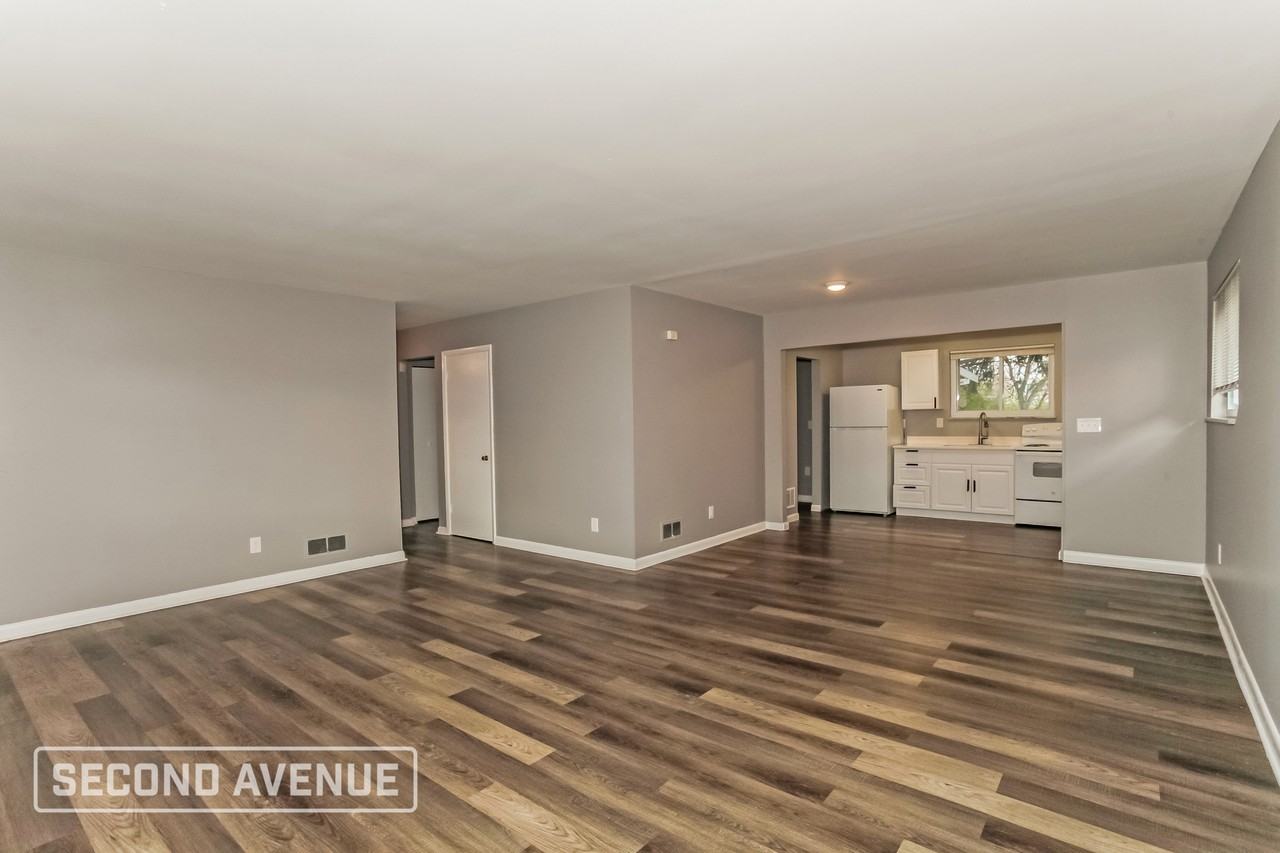 940 Hollytree Dr - Photo 5 of 25