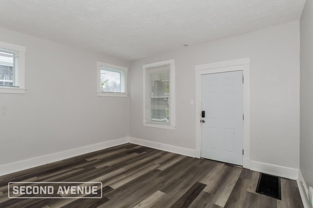 1730 Gilsey Ave - Photo 3 of 24