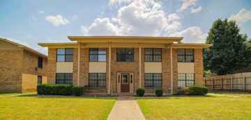 featured image of 11 Forest Villa Apartments 11