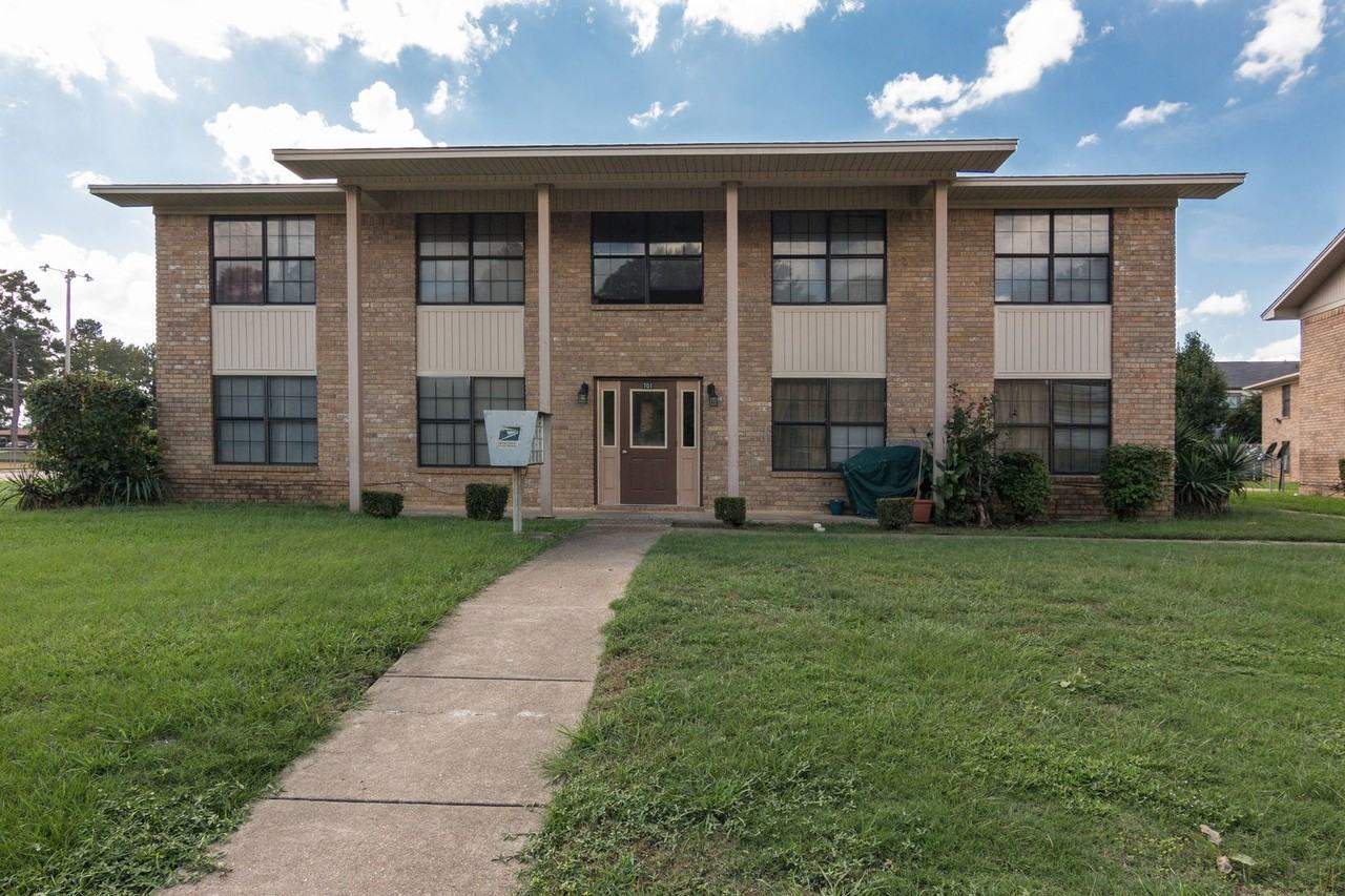 11 Forest Villa Apartments 11 - Photo 2 of 9