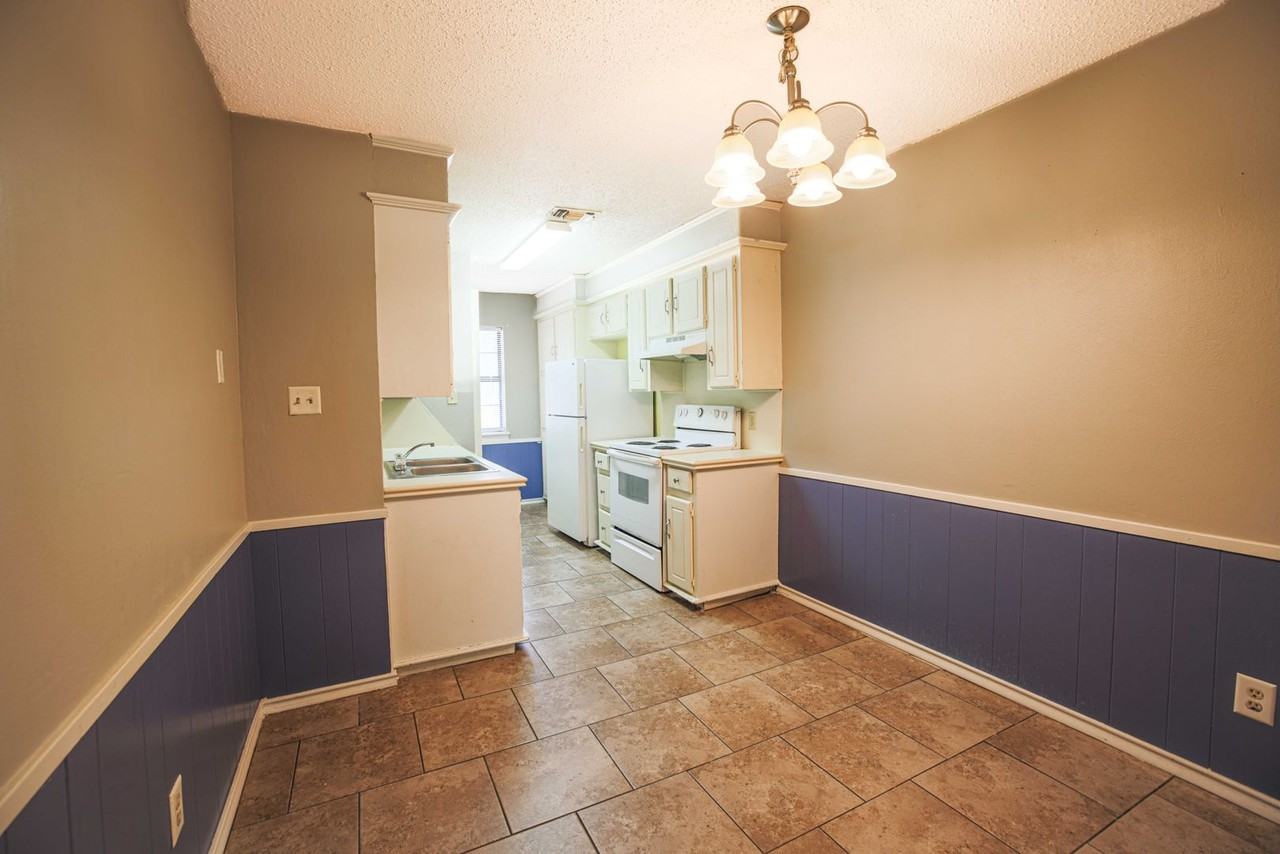 11 Forest Villa Apartments 11 - Photo 5 of 9