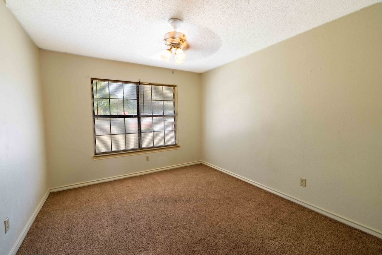 11 Forest Villa Apartments 11 - Photo 7 of 9