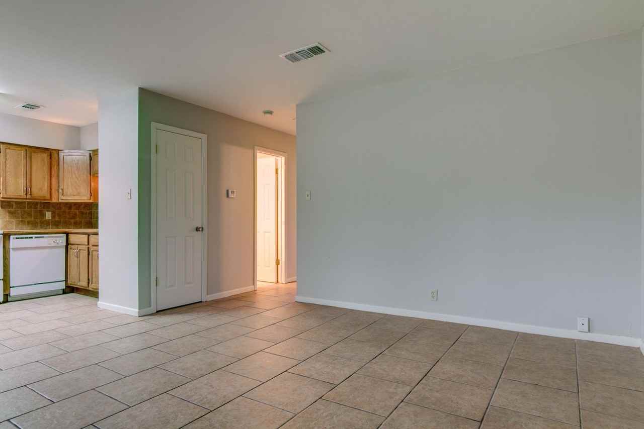 2401 Brookridge Dr - Photo 3 of 14