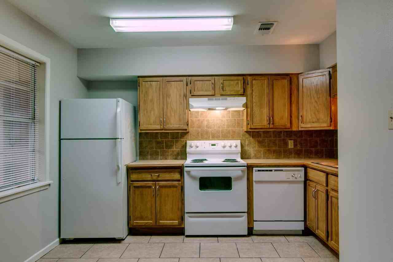 2401 Brookridge Dr - Photo 4 of 14