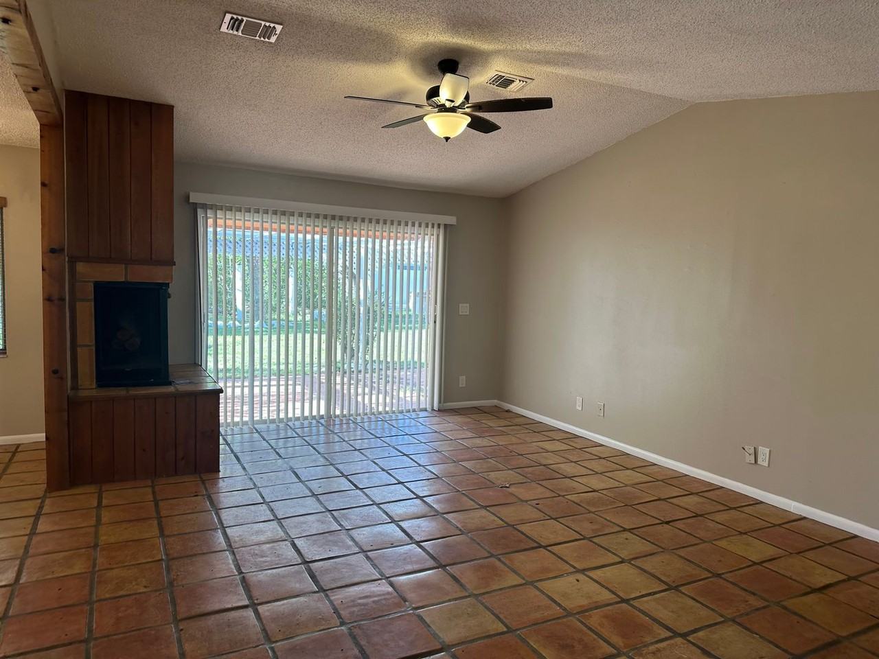 102 Florida Park Dr - Photo 2 of 18