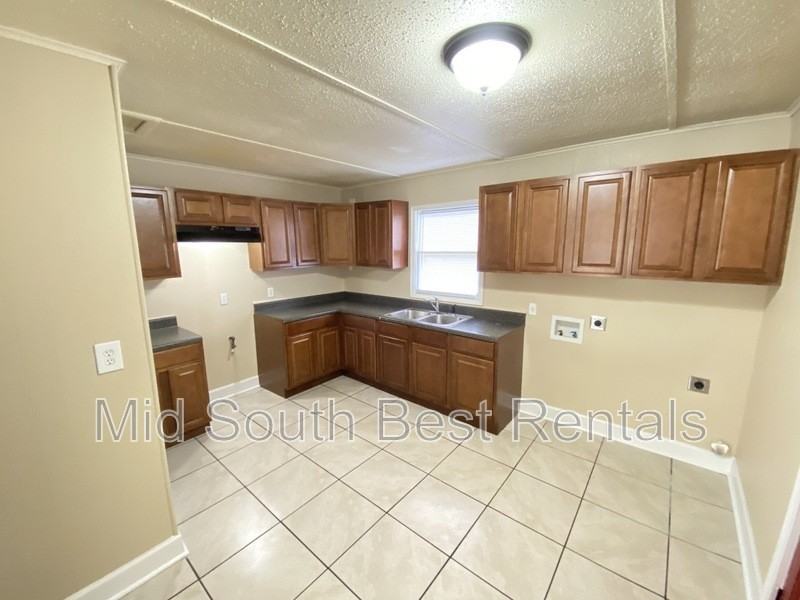 976 Carrolton Rd - Photo 3 of 8