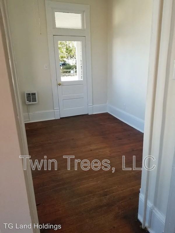 5951 King St - Photo 2 of 4