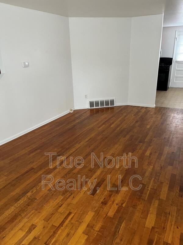 4926 Fairway Ct - Photo 2 of 6