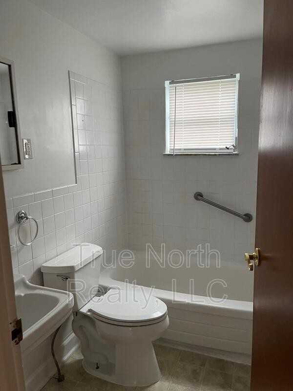 4926 Fairway Ct - Photo 3 of 6