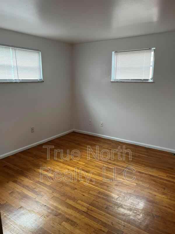 4926 Fairway Ct - Photo 4 of 6