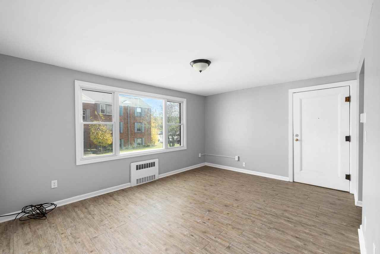 Highland View Apartments - Photo 3 of 9