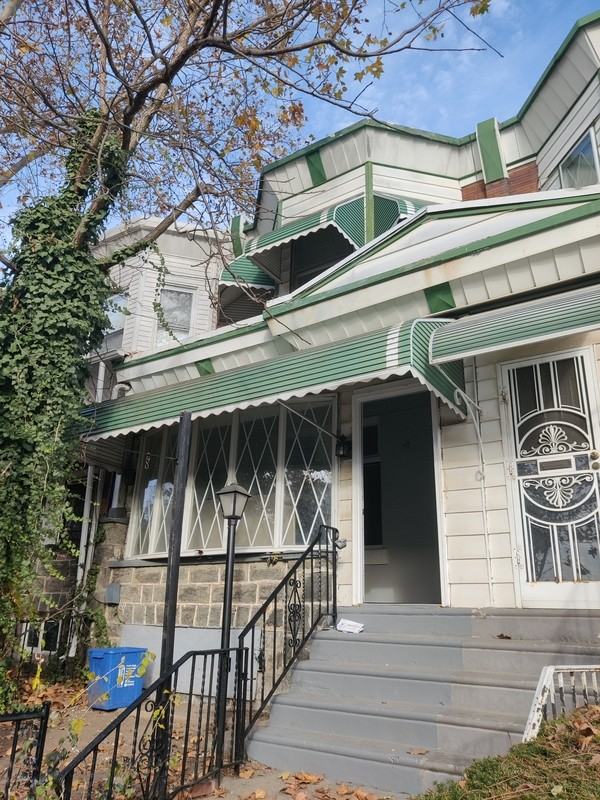 5513 Media St - Photo 2 of 18