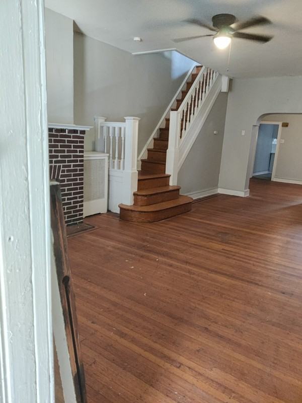 5513 Media St - Photo 3 of 18