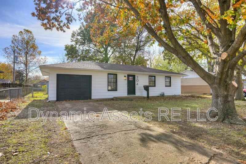 204 E 24th St - Photo 5 of 30