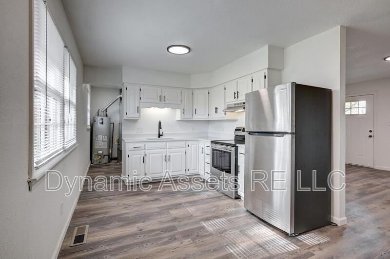 204 E 24th St - Photo 2 of 30