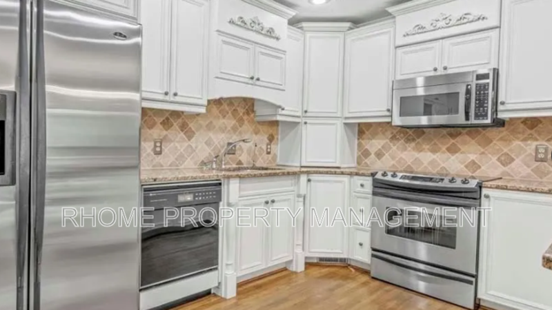 903 Dunwoody Chace - Photo 3 of 16