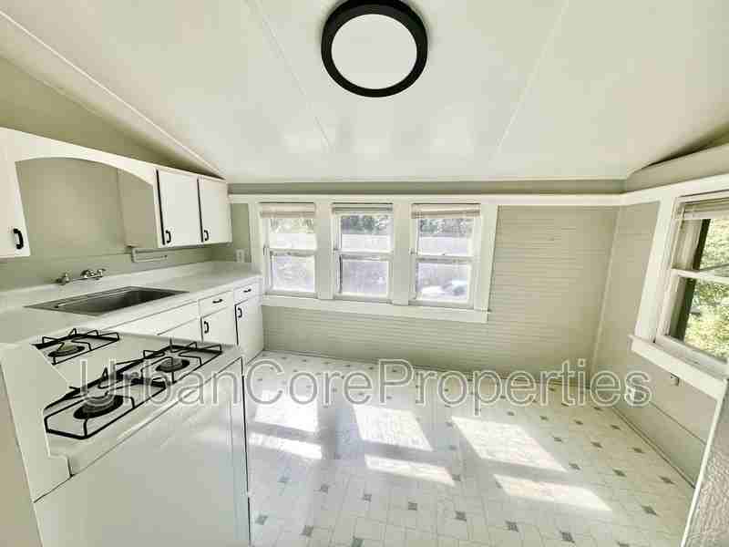 235 7th Ave N #3 - Photo 3 of 7