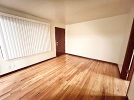 featured image of 1319 E Reserve St