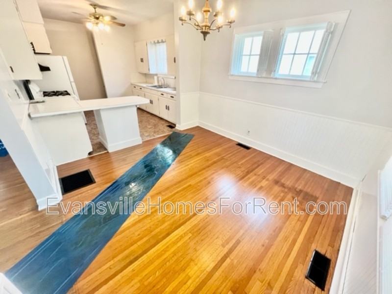 1929 E Mulberry St - Photo 3 of 12