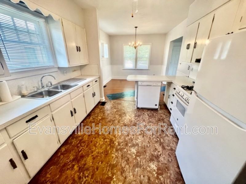 1929 E Mulberry St - Photo 5 of 12