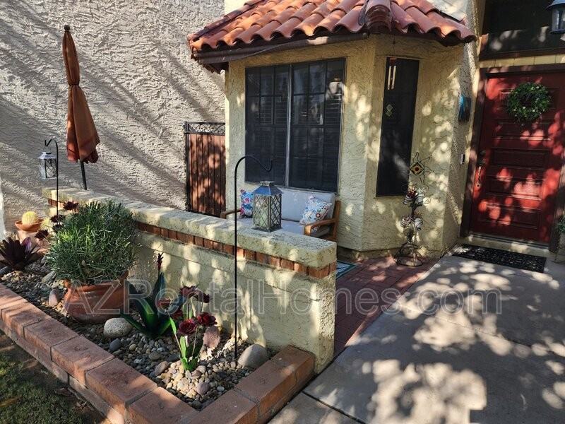 2723 S Santa Barbara - Photo 3 of 35