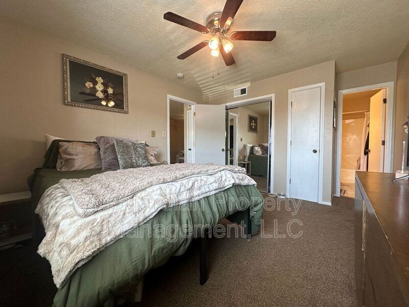 515 W 11th St #12 - Photo 7 of 12