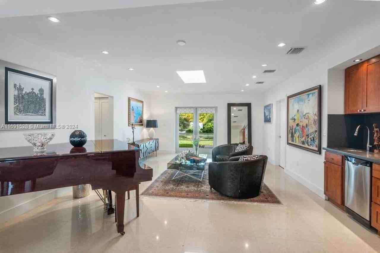 8215 Sw 63rd Pl #8215 - Photo 3 of 30