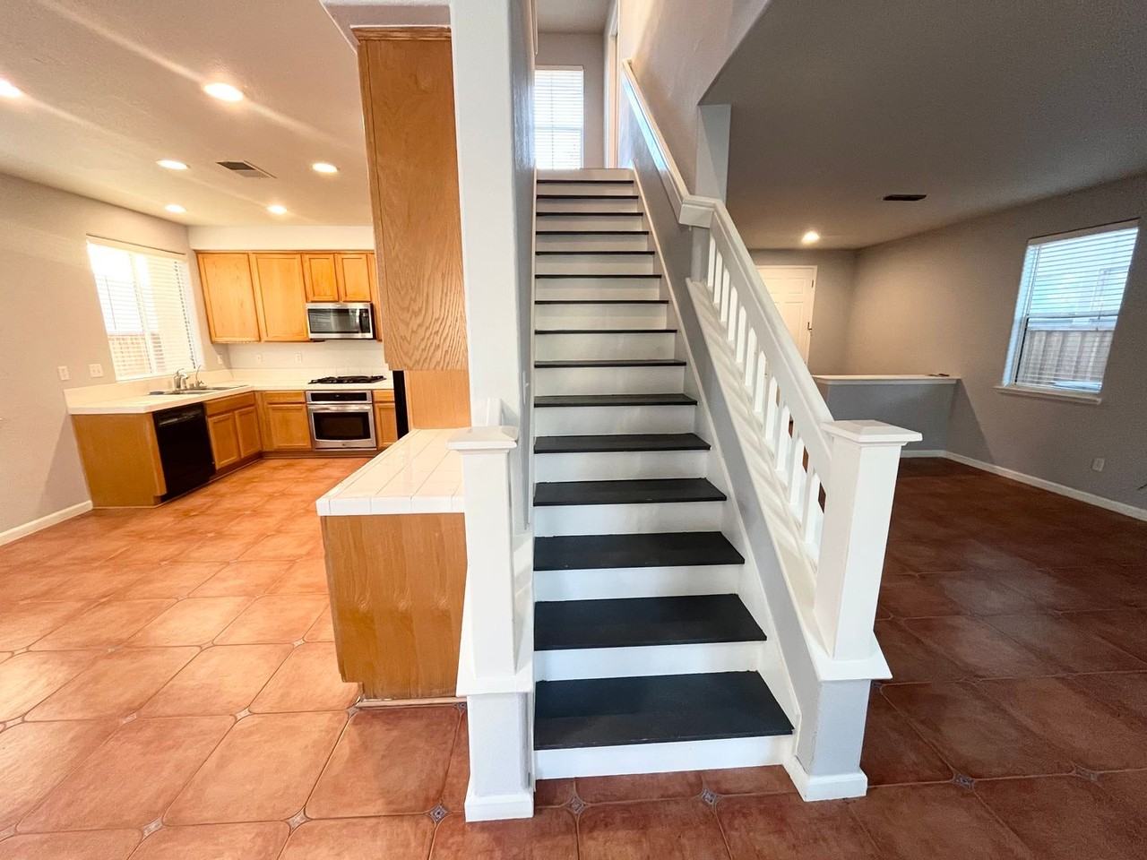 2383 Clemente Ln - Photo 3 of 10