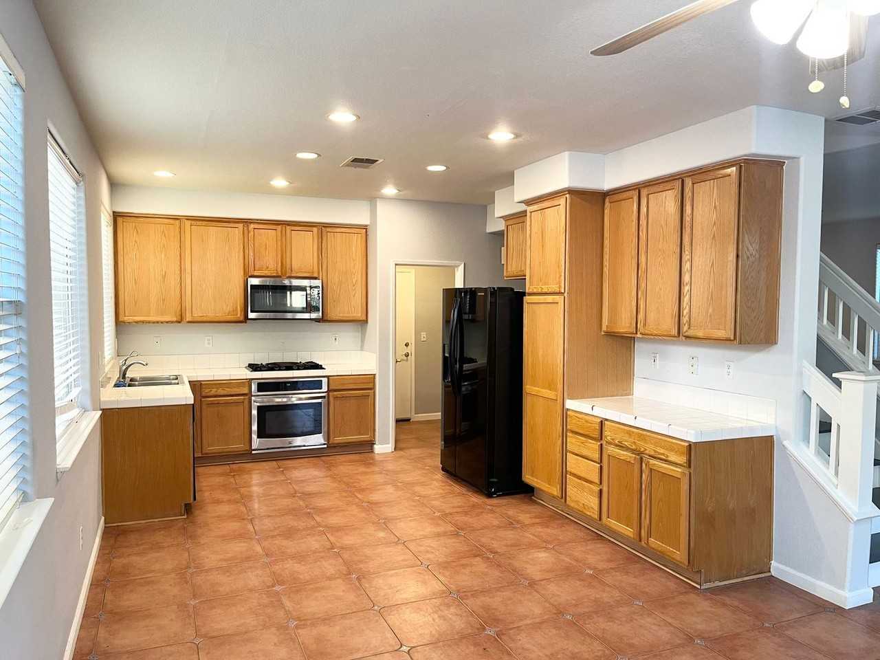 2383 Clemente Ln - Photo 2 of 10