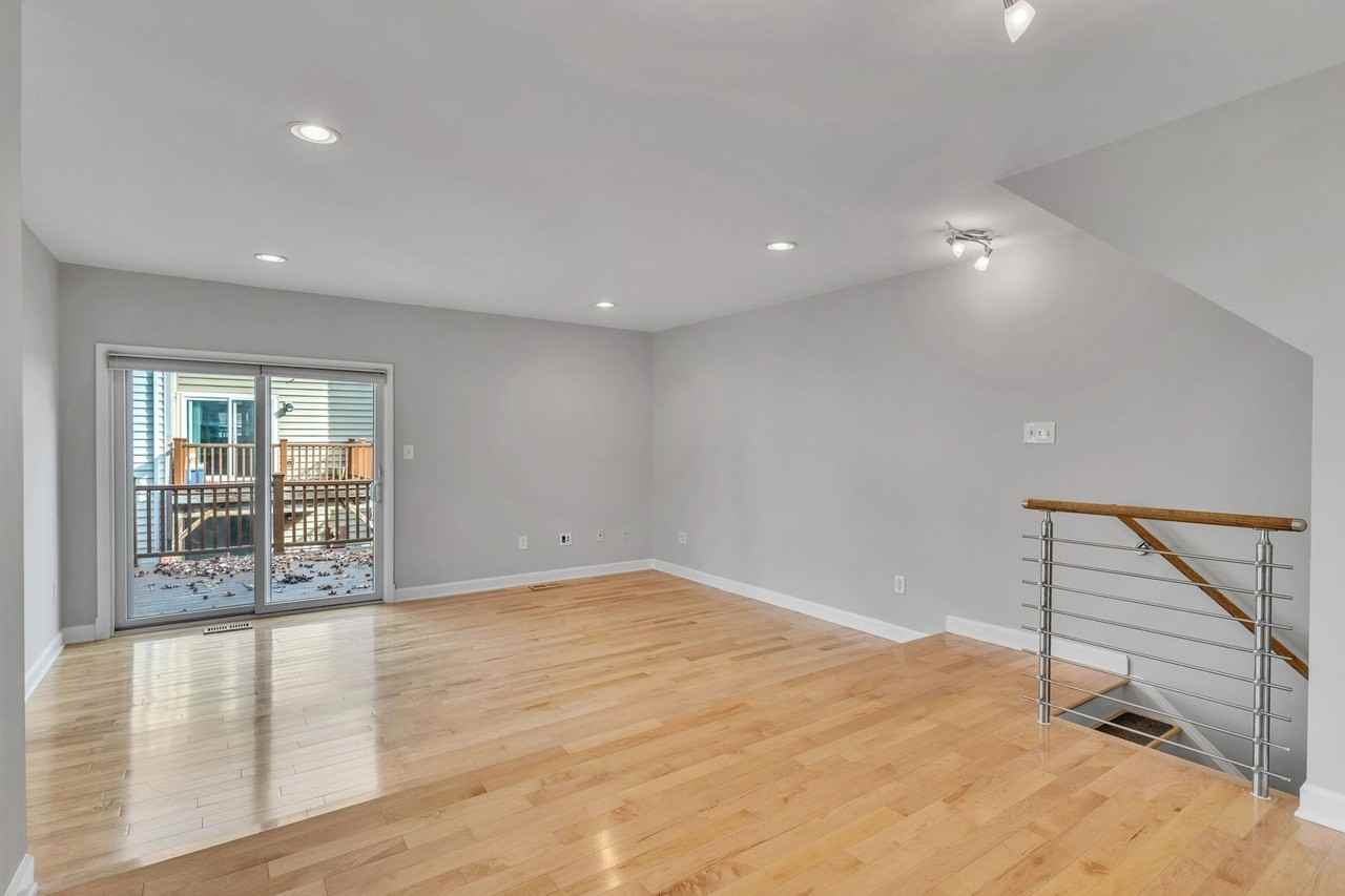 6146 Brook Dr - Photo 5 of 36