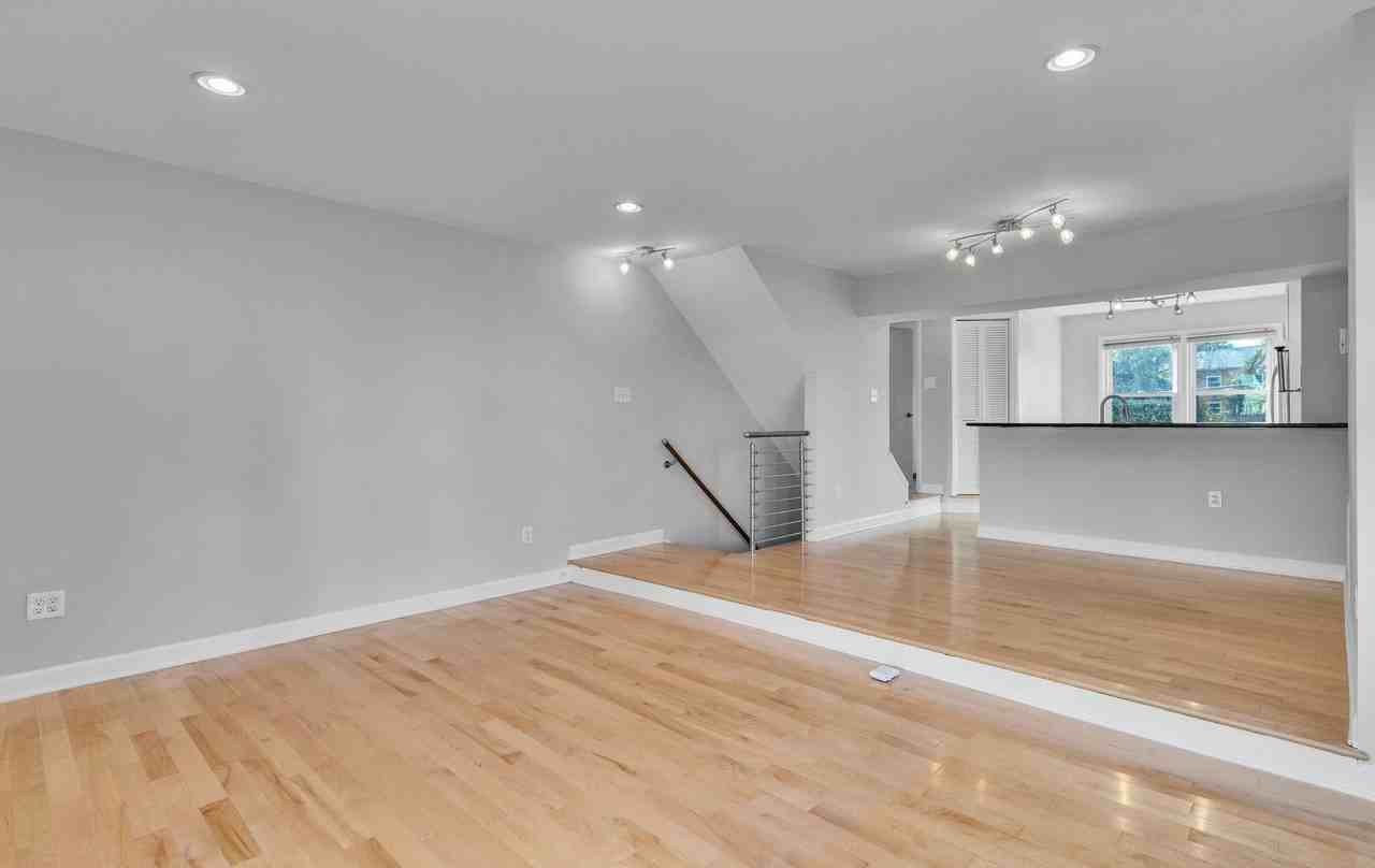 6146 Brook Dr - Photo 7 of 36