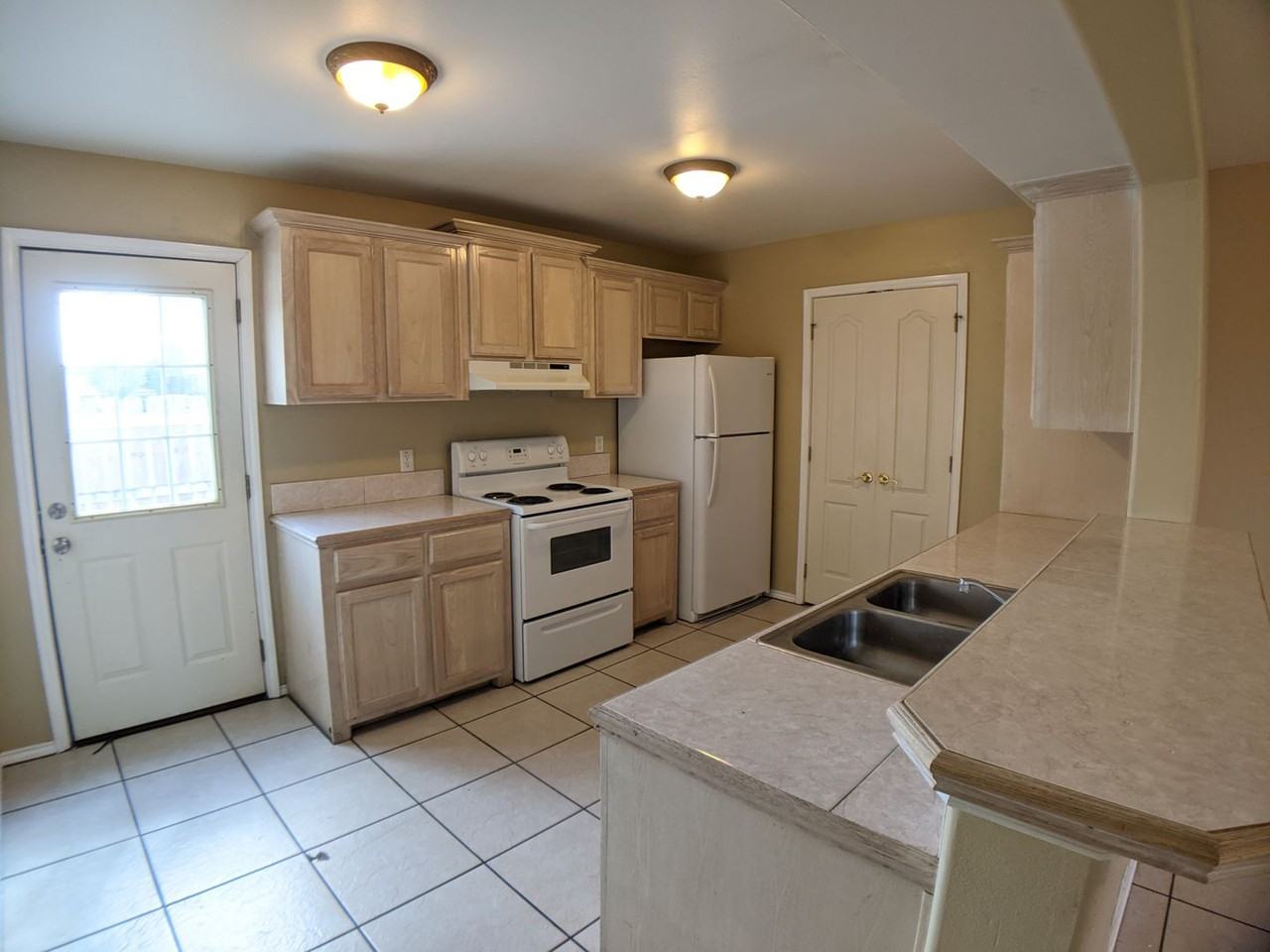New Hampshire Townhomes - Photo 3 of 9