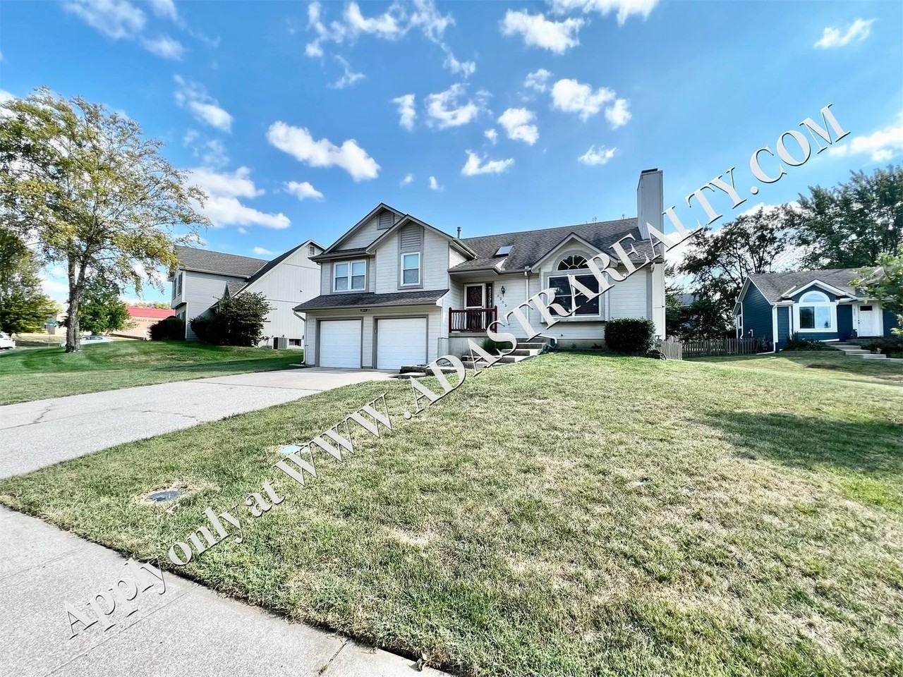 6205 W 158th Ter - Photo 2 of 33